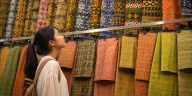 Kain Tampan Lampung diadaptasi menjadi busana kasual modern untuk melestarikan budaya Saibatin di era fashion kekinian.