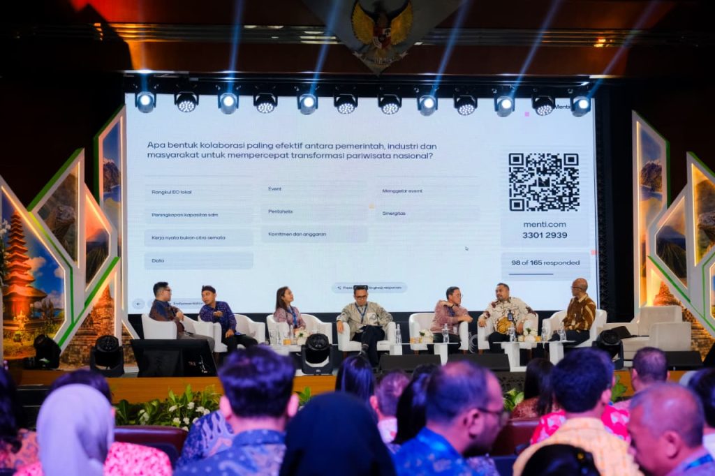 Rakornas Kemenpar 2026 memperkuat kolaborasi pentahelix guna mengakselerasi lima program unggulan pariwisata nasional.