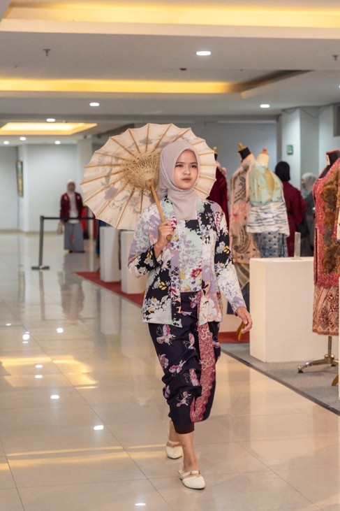 Pameran Kain dan Kebaya Ibu di UMBandung hadirkan edukasi wastra, budaya berkain, dan pelestarian kebaya 20–24 Mei 2026.