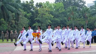 Pemkot Jakarta Timur menggelar Upacara Harkitnas ke-118 dengan tema menjaga generasi muda demi Indonesia tangguh dan berdaulat.