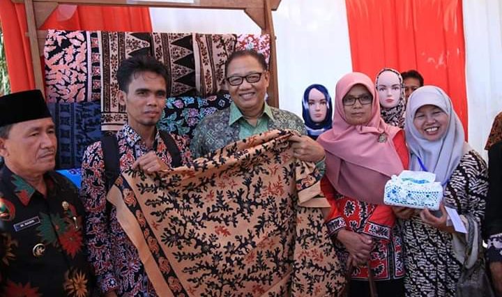 Mengenal ragam motif Batik Tanah Liek Dharmasraya yang terinspirasi flora, fauna, dan budaya Minangkabau.