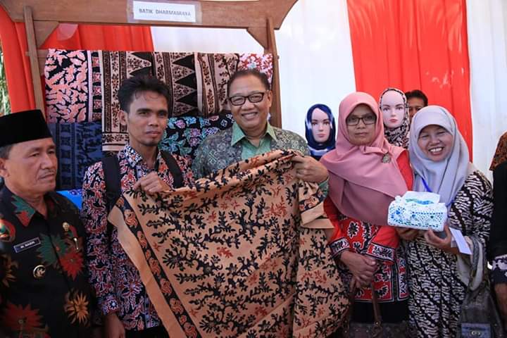 Mengenal ragam motif Batik Tanah Liek Dharmasraya yang terinspirasi flora, fauna, dan budaya Minangkabau.