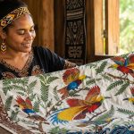 Makna motif Cenderawasih dalam batik Papua mencerminkan keindahan, kebanggaan budaya, dan kekayaan alam Papua.