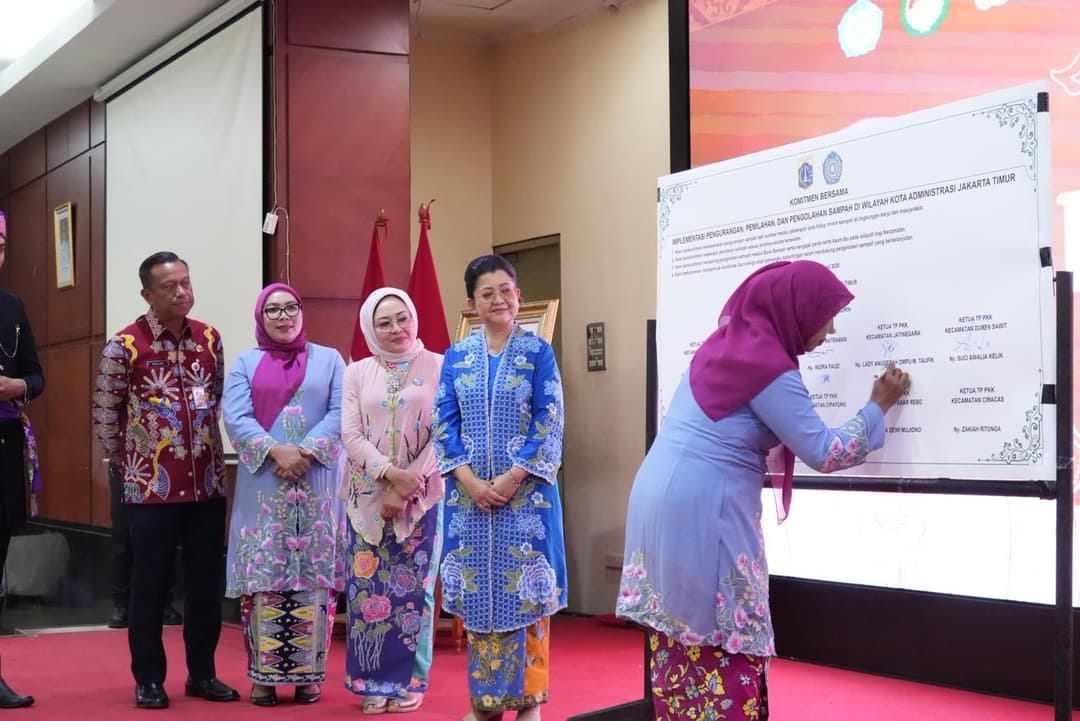 Hari Kartini 2026 di Jakarta Timur dorong perempuan jadi garda depan pilah sampah dari rumah untuk lingkungan bersih.