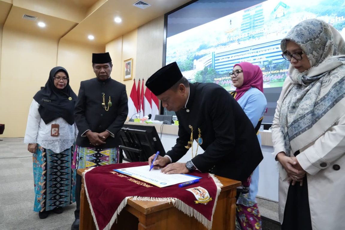 Pemkot Jaktim dorong wajib belajar 13 tahun. Munjirin ajak kolaborasi cegah anak putus sekolah dan perluas akses pendidikan merata.