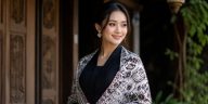 Batik Tuban atau Gedog, warisan tekstil autentik dari Jawa Timur dengan proses tenun hingga batik manual dan filosofi budaya mendalam.
