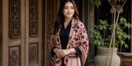 Motif Batik Tuban kaya filosofi alam, kehidupan, dan kebahagiaan, dengan ciri natural, proses manual, serta nilai budaya yang autentik.