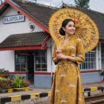 Batik Tasikmalaya dikenal dengan motif halus dan warna lembut khas Sunda. Simak sejarah, filosofi, dan potensi batik Tasik di sini.