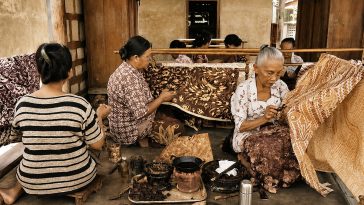 Sejarah batik Jawa Tengah dari tradisi keraton hingga menjadi warisan dunia yang kaya filosofi dan budaya Nusantara.
