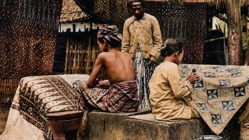 Makna filosofi motif batik Jawa Tengah, dari gurda hingga truntum, sarat nilai spiritual dan budaya masyarakat Jawa.