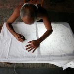 Mengenal alat tradisional membatik Jawa Tengah, dari gawangan hingga canting, yang sarat seni dan filosofi budaya.