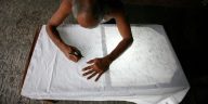 Mengenal alat tradisional membatik Jawa Tengah, dari gawangan hingga canting, yang sarat seni dan filosofi budaya.