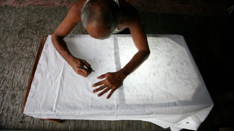 Mengenal alat tradisional membatik Jawa Tengah, dari gawangan hingga canting, yang sarat seni dan filosofi budaya.