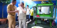 Gubernur Pramono Anung tinjau pengolahan sampah jadi pupuk organik di Pasar Kramat Jati, Jakarta Timur, hasilkan kompos dan pupuk cair.
