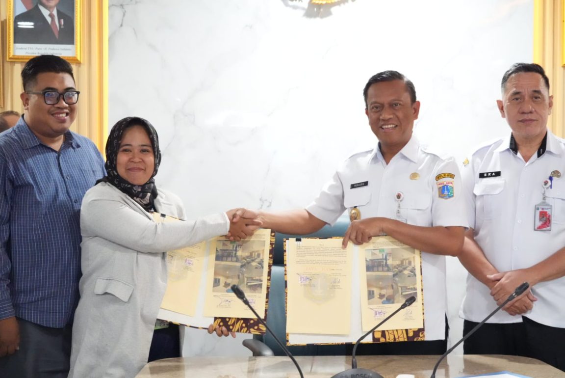 Pemkot Jaktim menerima hibah Kantor Sekretariat Muslimat NU DKI dari Astra Honda senilai Rp4,4 miliar di Matraman.