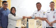Pemkot Jaktim menerima hibah Kantor Sekretariat Muslimat NU DKI dari Astra Honda senilai Rp4,4 miliar di Matraman.