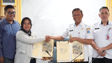 Pemkot Jaktim menerima hibah Kantor Sekretariat Muslimat NU DKI dari Astra Honda senilai Rp4,4 miliar di Matraman.