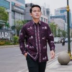 Batik Jambi berkembang menjadi busana modern bernilai budaya tinggi dan memperkuat identitas Melayu Jambi.