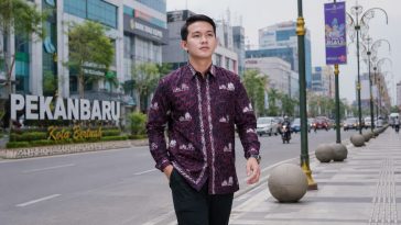Batik Jambi berkembang menjadi busana modern bernilai budaya tinggi dan memperkuat identitas Melayu Jambi.