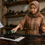 Ragam hias Batik Jambi memiliki makna simbolik, sosial, budaya, dan ekonomi yang penting bagi masyarakat Melayu.