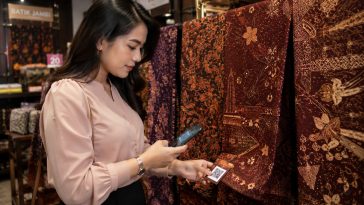 Aplikasi Android Batik Jambi membantu masyarakat mengenal motif, filosofi, dan cara merawat batik khas Jambi.