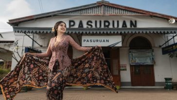 Pohon pisang yang dianggap suci di Bali diangkat menjadi motif batik tradisional dengan makna budaya dan spiritual.