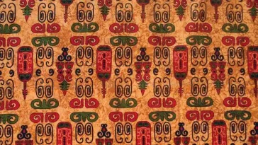 Motif Tambal Ukir Papua menggambarkan persatuan berbagai suku dan kekayaan ragam hias tradisional Papua.