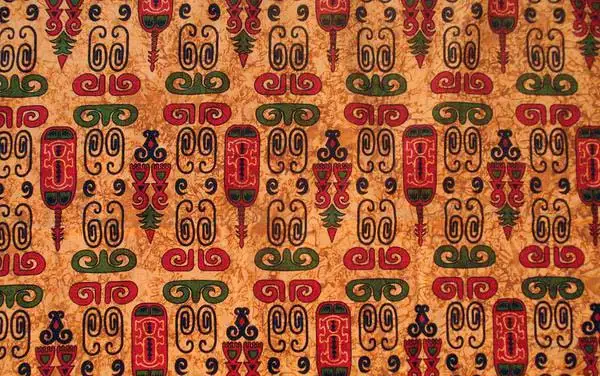 Motif Tambal Ukir Papua menggambarkan persatuan berbagai suku dan kekayaan ragam hias tradisional Papua.