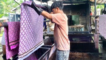 Batik Banten memiliki filosofi sejarah kuat dan kini berkembang menjadi tren fashion modern di kalangan anak muda Indonesia.