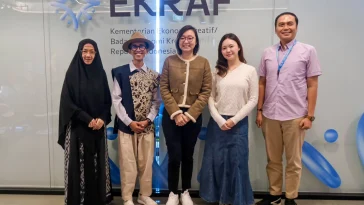 Kementerian Ekraf mendukung Rasi Creativity, instalasi kapal pinisi interaktif yang melibatkan seniman dan kreator di Jakarta.