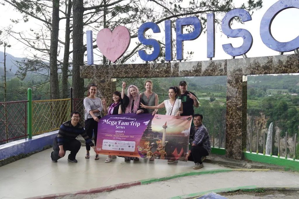 Kemenpar mengajak 22 agen perjalanan dunia menjelajahi destinasi unggulan Indonesia melalui Mega FAM Trip 2026 bertema #GoBeyondOrdinary.