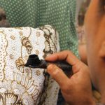 Mengenal ragam motif Batik Tulungagung, mulai dari Nglorot hingga Sido Mukti. Setiap motif memiliki karakter visual dan filosofi yang memperkaya warisan budaya Jawa Timur.