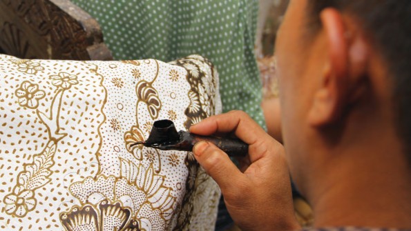 Mengenal ragam motif Batik Tulungagung, mulai dari Nglorot hingga Sido Mukti. Setiap motif memiliki karakter visual dan filosofi yang memperkaya warisan budaya Jawa Timur.