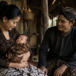 Ramalan nasib berdasarkan hari lahir dalam Primbon Jawa, mengungkap siklus jaya, rezeki, untung, Sri, dan bencana hingga tua.