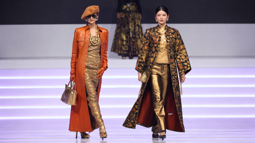 Poppy Dharsono hadir di BTN Grand Gala 2024 dengan koleksi sustainable fashion berbahan tenun biji kapas ramah lingkungan.