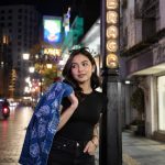 Motif Batik Mega Mendung menginspirasi transformasi denim bekas menjadi fashion berkelanjutan bernilai estetika dan ekonomi tinggi.