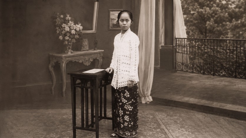 Budaya Peranakan dan Batik Pesisir menginspirasi fashion kontemporer yang modern, unik, dan tetap menjaga identitas budaya Nusantara.