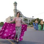 Perajin Batik Kendal mengembangkan wisata membatik sebagai strategi memperkuat pariwisata, ekonomi kreatif, dan pelestarian budaya.