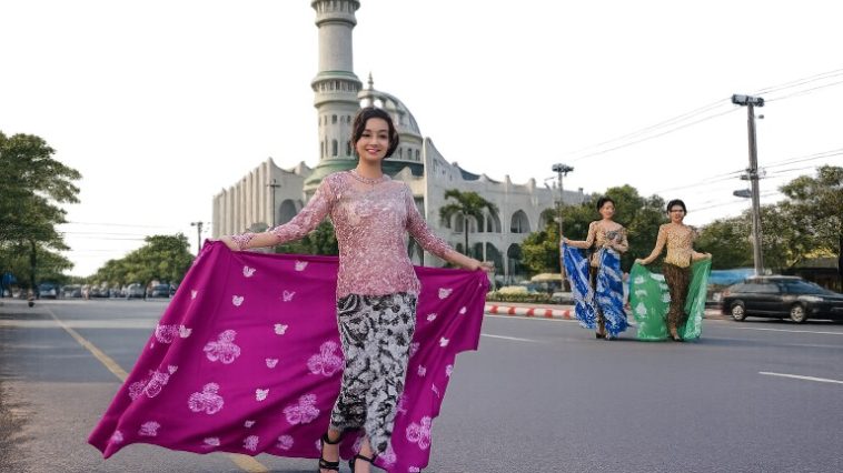 Perajin Batik Kendal mengembangkan wisata membatik sebagai strategi memperkuat pariwisata, ekonomi kreatif, dan pelestarian budaya.