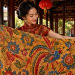 Kenali jalur produksi Batik Tiga Negeri dan peran Dinasti Tjoa dalam melestarikan mahakarya batik lintas daerah Indonesia.