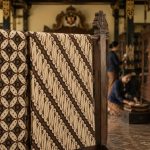 Filosofi batik Parang dan Kawung Surakarta menyimpan makna kehidupan manusia dari lahir hingga kembali kepada Sang Pencipta.