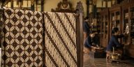 Filosofi batik Parang dan Kawung Surakarta menyimpan makna kehidupan manusia dari lahir hingga kembali kepada Sang Pencipta.