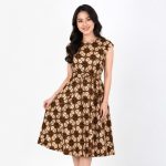 Warna dalam Batik Kawung menyimpan makna filosofi tentang pengendalian nafsu, karakter manusia, dan kebijaksanaan hidup.