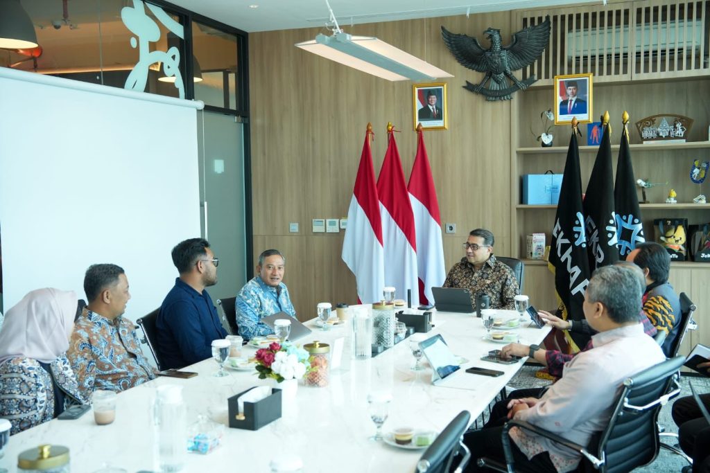 Menteri Ekonomi Kreatif, Teuku Riefky Harsya, menerima audiensi dari Ruang Film Pacitan di Kantor Kementerian Ekonomi Kreatif, Jakarta, Selasa (23/6/2026).