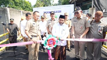 Jembatan Pule Ciracas kembali dibuka usai diperbaiki. Akses alternatif warga Ciracas-Rambutan kini lebih aman dan lancar.