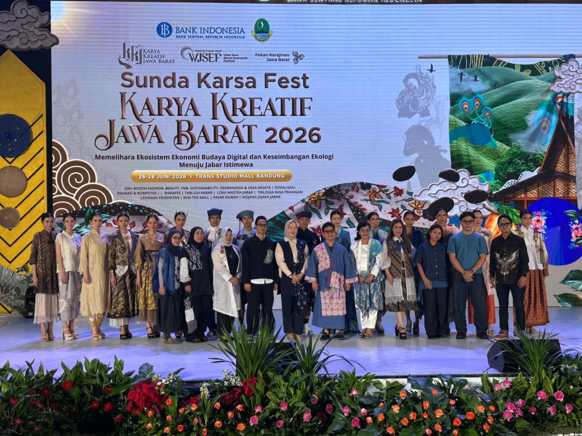 Komarudin Kudiya Perkenalkan Batik AI "Kepak Sayap Burung Rajawali" di Sunda Karsa Festival–Karya Kreatif Jawa Barat 2026