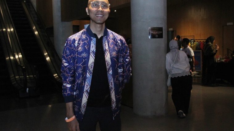 Hisyam Suleiman dari EB Batik mendukung drama musikal Sangkala Nyi Mas Gandasari untuk mengangkat Megamendung ke panggung nasional.