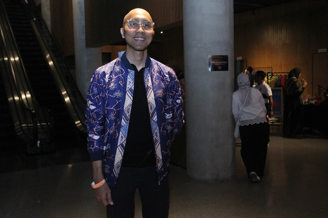 Hisyam Suleiman dari EB Batik mendukung drama musikal Sangkala Nyi Mas Gandasari untuk mengangkat Megamendung ke panggung nasional.
