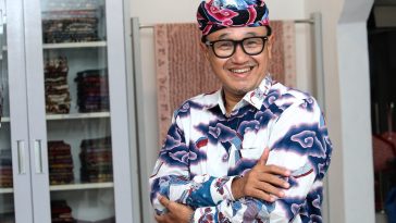 Merawit Batik Cirebon dinilai perlu standar mutu agar identitas, keaslian, dan daya saing batik tulis tetap terjaga.