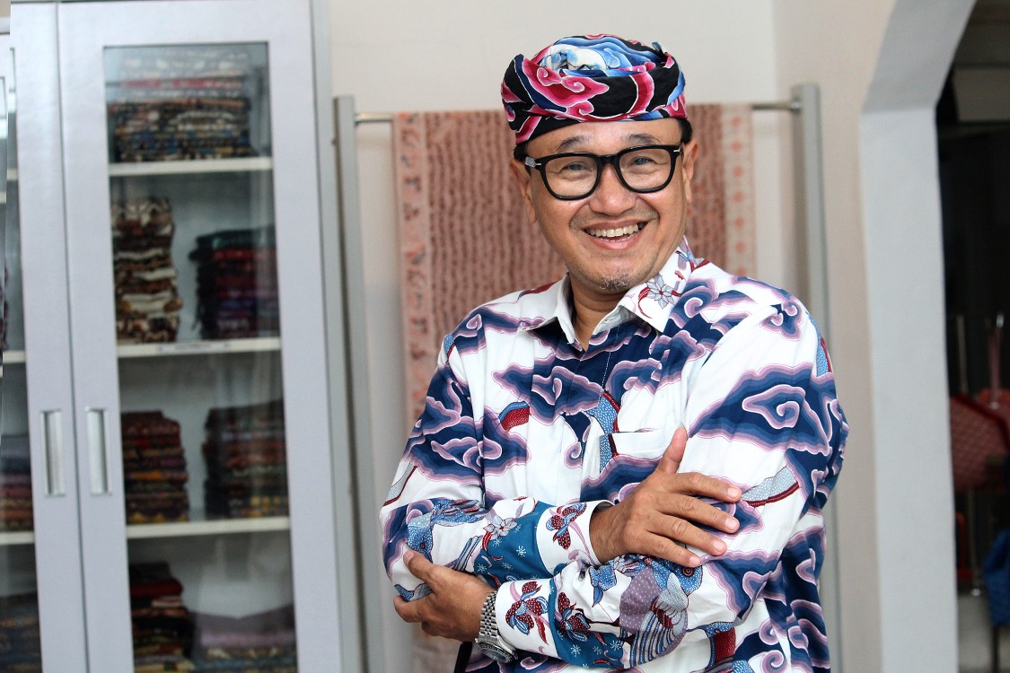 Merawit Batik Cirebon dinilai perlu standar mutu agar identitas, keaslian, dan daya saing batik tulis tetap terjaga.